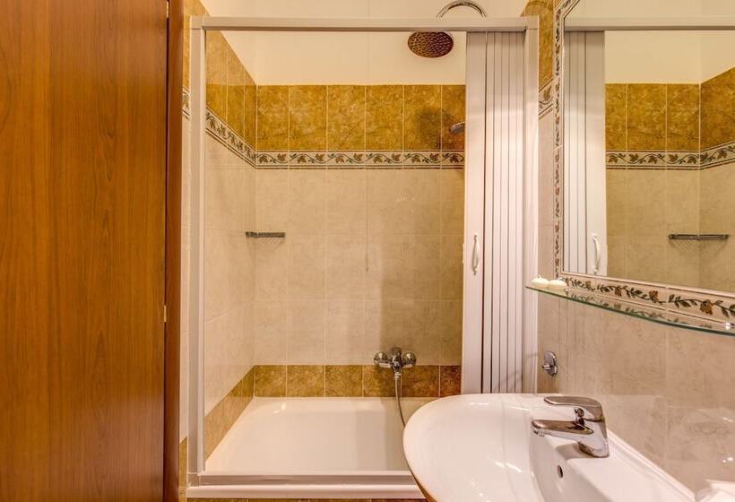 חדר סטנדרט לשלושה, Centro Cavour