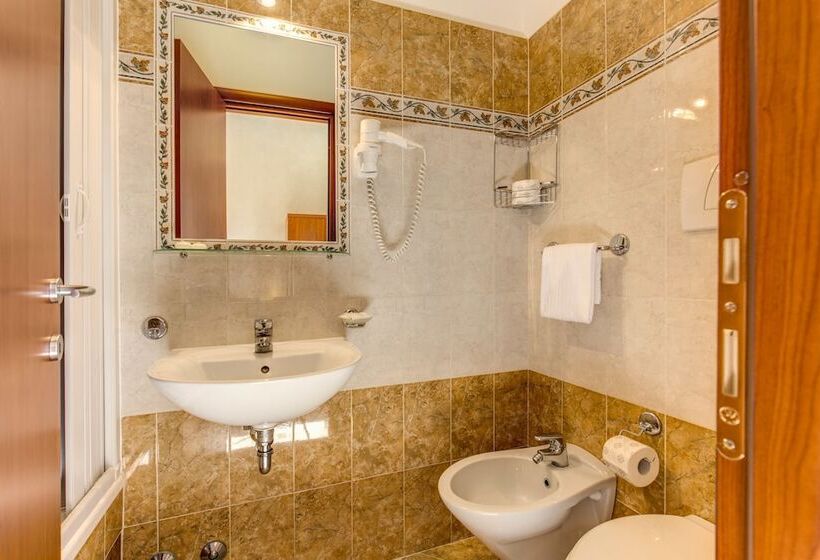 חדר סטנדרט לשלושה, Centro Cavour