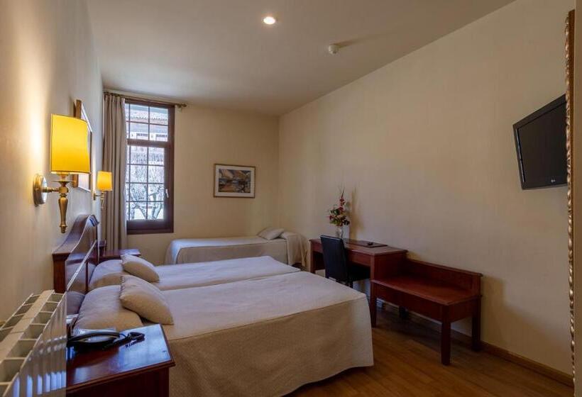 Номер Стандарт Трехместный, De Camprodón