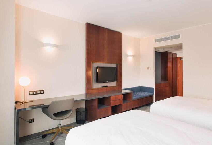 스탠다드 룸 더블 침대 2개, Doubletree By Hilton Cluj – City Plaza