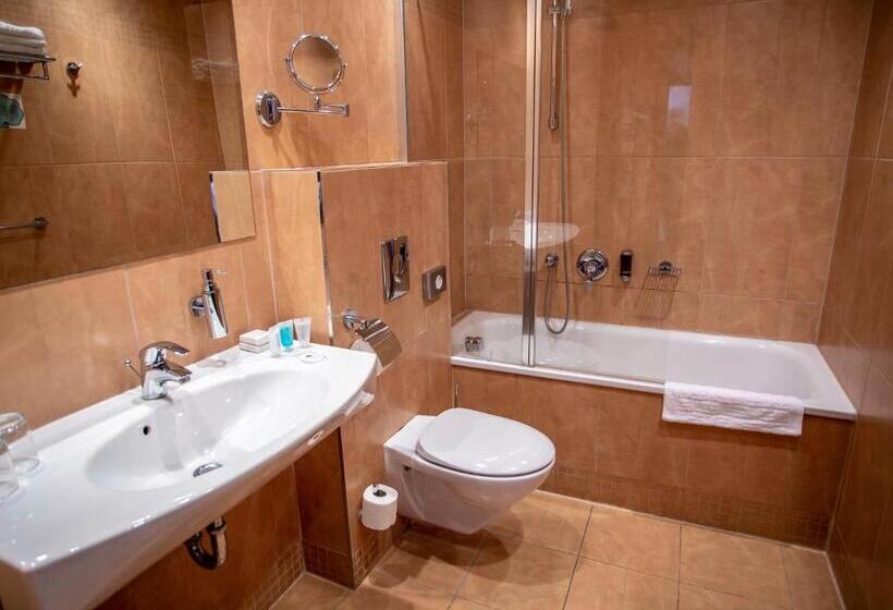 اتاق اجرایی, Ea Hotel Sonata