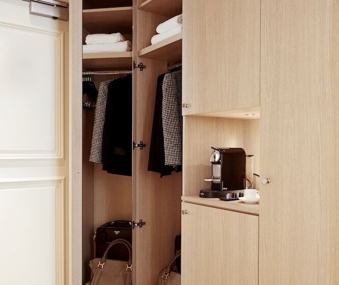 سوییت جونیور, Grand Hôtel Du Palais Royal