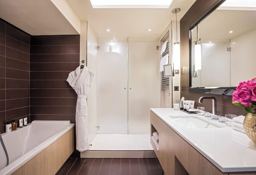 سوییت جونیور, Grand Hôtel Du Palais Royal