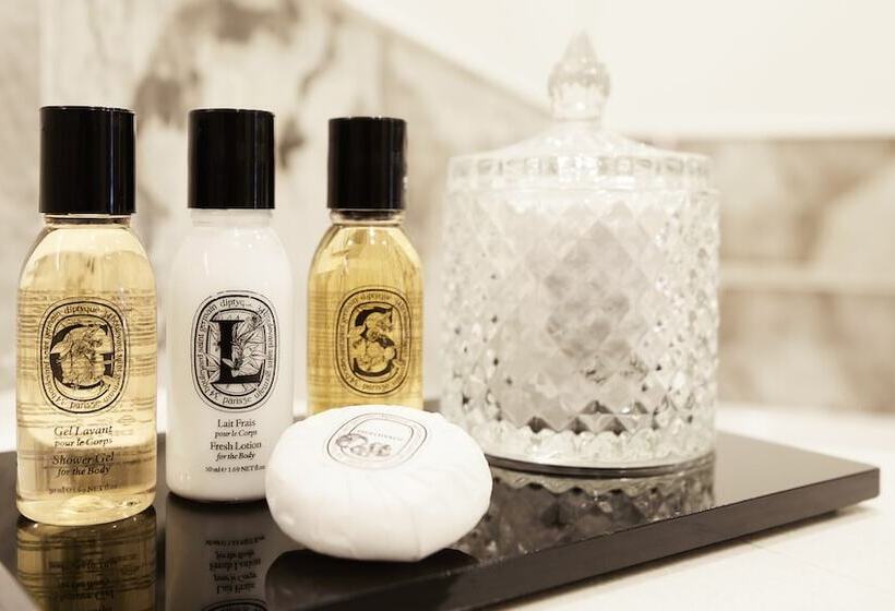 سوییت جونیور, Grand Hôtel Du Palais Royal