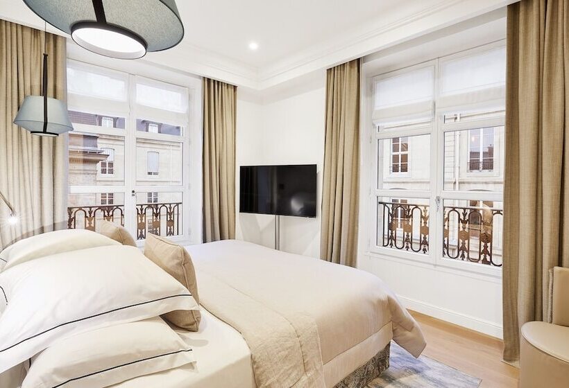 سوییت پرستیژ, Grand Hôtel Du Palais Royal