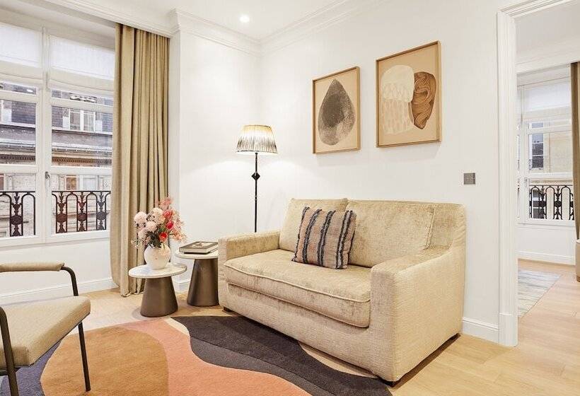 سوییت پرستیژ, Grand Hôtel Du Palais Royal