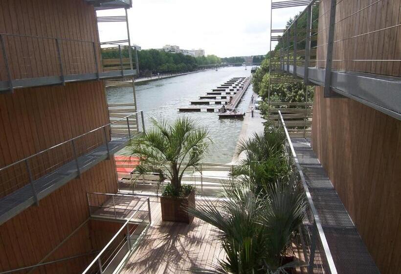 ガーデンビュースタンダードルーム, Holiday Inn Express Paris Canal De La Villette, An Ihg