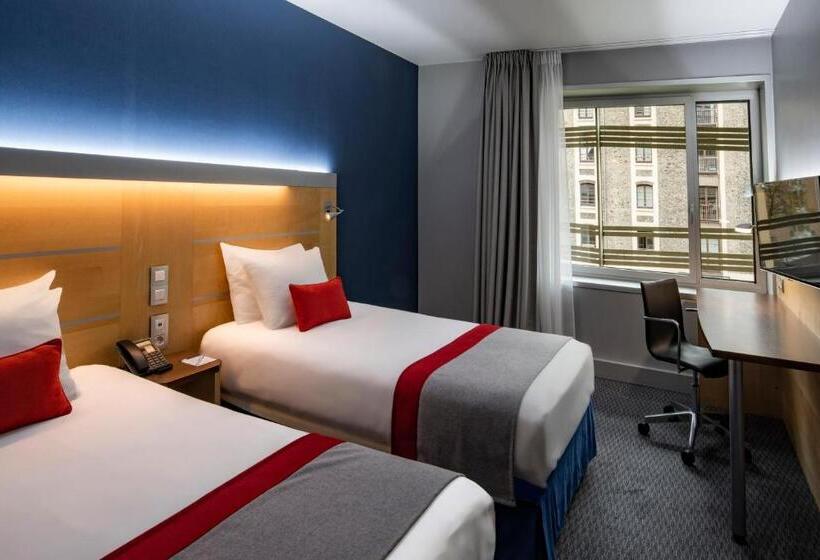 ガーデンビュースタンダードルーム, Holiday Inn Express Paris Canal De La Villette, An Ihg