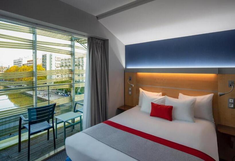デラックススイート, Holiday Inn Express Paris Canal De La Villette, An Ihg