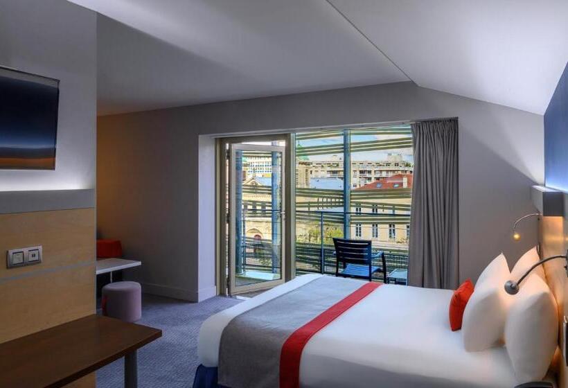 デラックススイート, Holiday Inn Express Paris Canal De La Villette, An Ihg