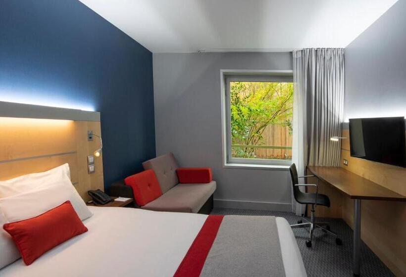 ガーデンビュースタンダードルーム, Holiday Inn Express Paris Canal De La Villette, An Ihg