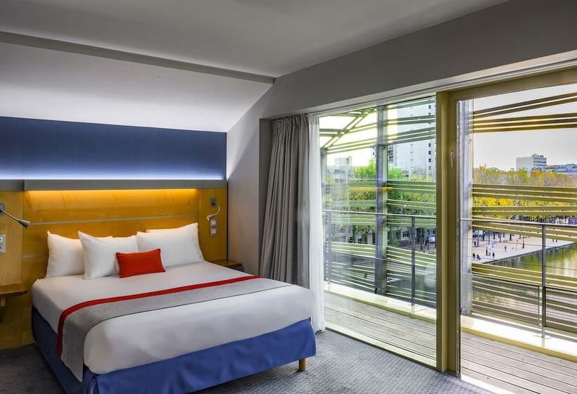 景色の見えるスイートルーム, Holiday Inn Express Paris Canal De La Villette, An Ihg