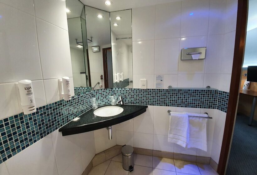 ガーデンビュースタンダードルーム, Holiday Inn Express Paris Canal De La Villette, An Ihg