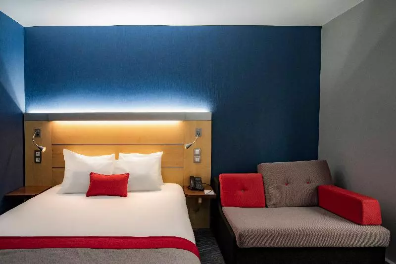 ガーデンビュースタンダードルーム, Holiday Inn Express Paris Canal De La Villette, An Ihg