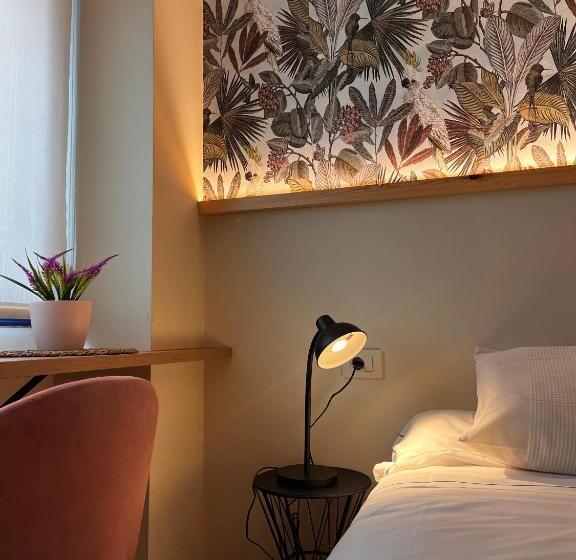 اتاق استاندارد سه نفره, Hostal La Poetisa   Auto Check In