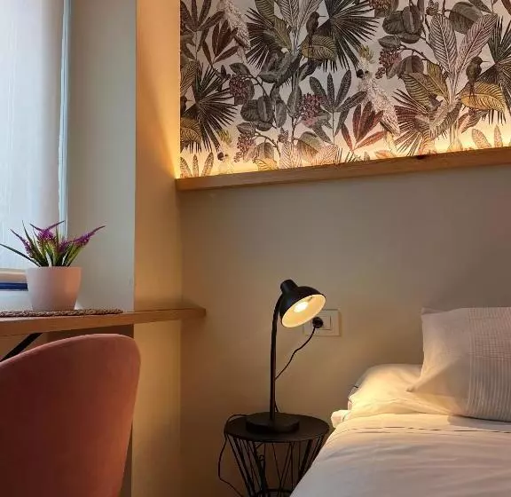 اتاق استاندارد سه نفره, Hostal La Poetisa   Auto Check In