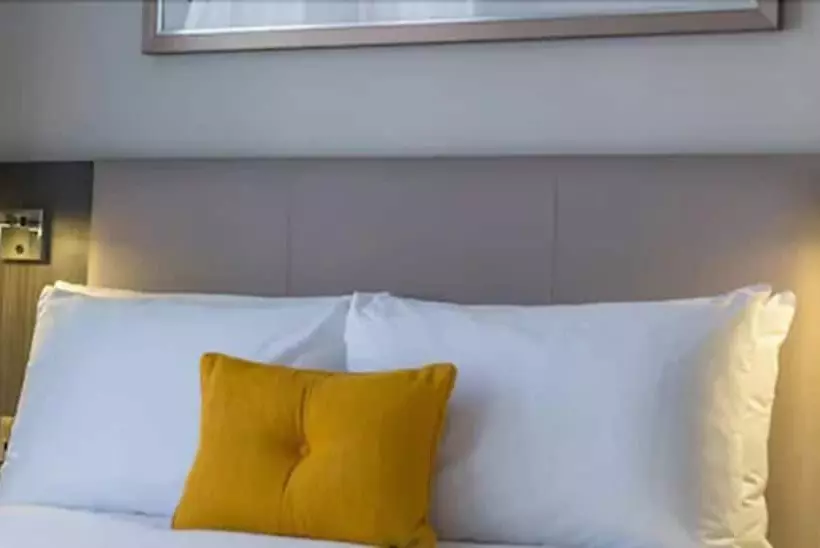 اتاق سوپریور چهار تخته, Maldron Hotel Parnell Square Dublin City