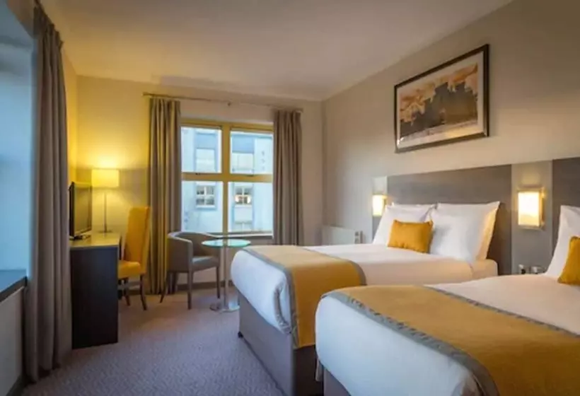 اتاق سوپریور چهار تخته, Maldron Hotel Parnell Square Dublin City