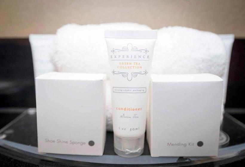 جناح, Sandman Signature Toronto Airport