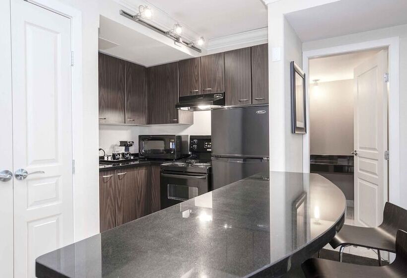 جناح, Sandman Signature Toronto Airport