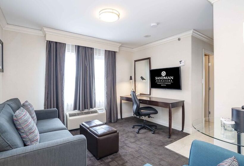 جناح, Sandman Signature Toronto Airport