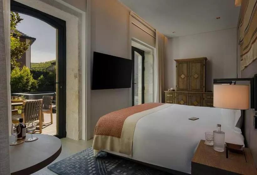 اتاق استاندارد با چشم‌انداز باغ, Six Senses Douro Valley