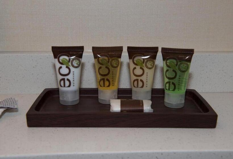 מיטת קינג בסוויטה, Sun Peaks Lodge