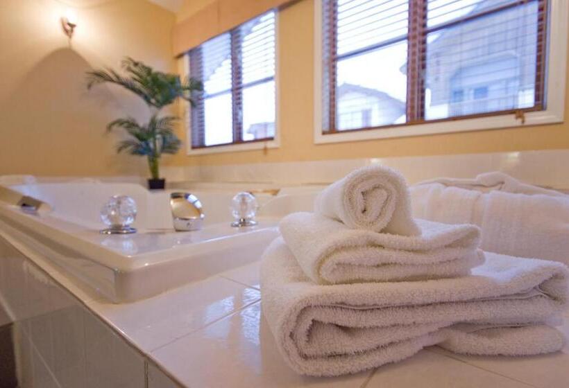 מיטת קינג בסוויטה, Sun Peaks Lodge