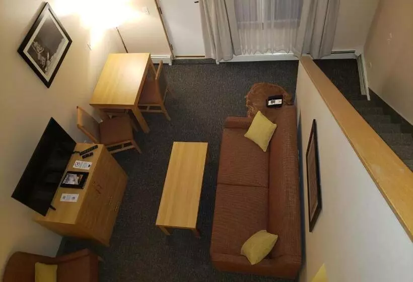 استودیوی لوکس, Sun Peaks Lodge