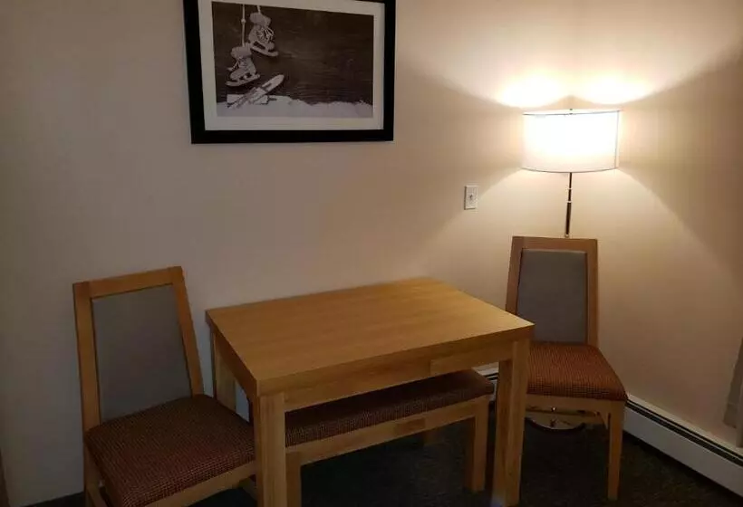 سوییت, Sun Peaks Lodge