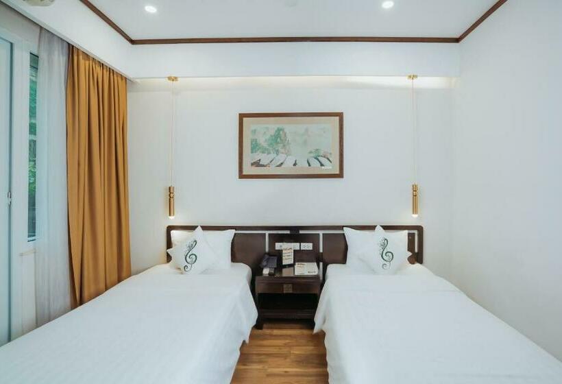 اتاق سوپریور با چشم‌انداز شهر, Thang Long Opera