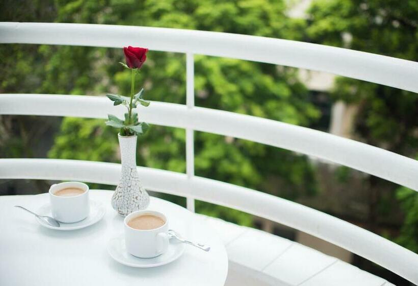 اتاق سوپریور با چشم‌انداز شهر, Thang Long Opera