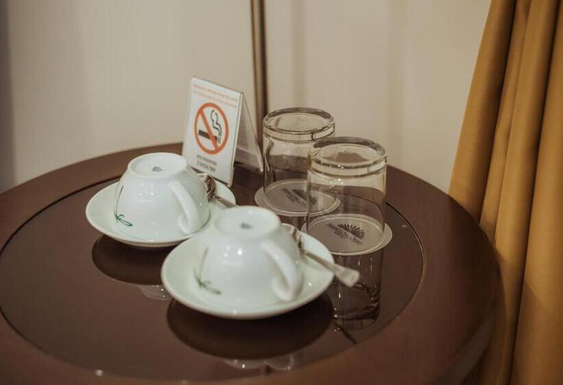 اتاق سوپریور با چشم‌انداز شهر, Thang Long Opera