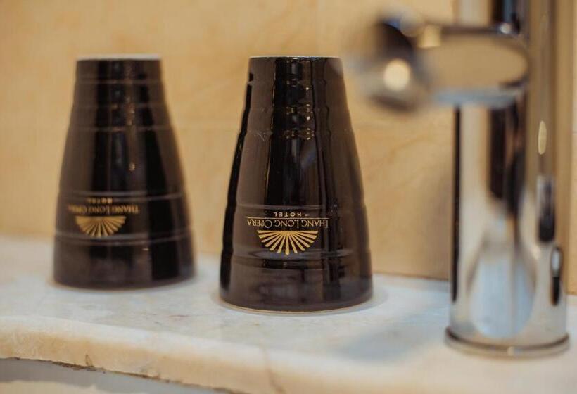 اتاق سوپریور با چشم‌انداز شهر, Thang Long Opera