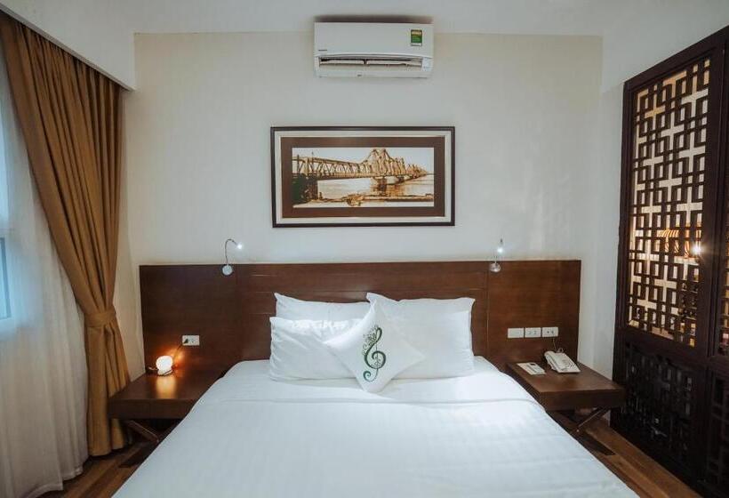 سوییت جونیور, Thang Long Opera