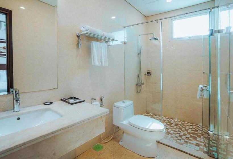 سوییت جونیور, Thang Long Opera