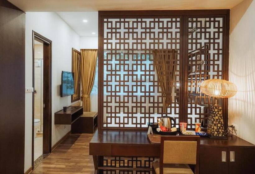 سوییت جونیور, Thang Long Opera