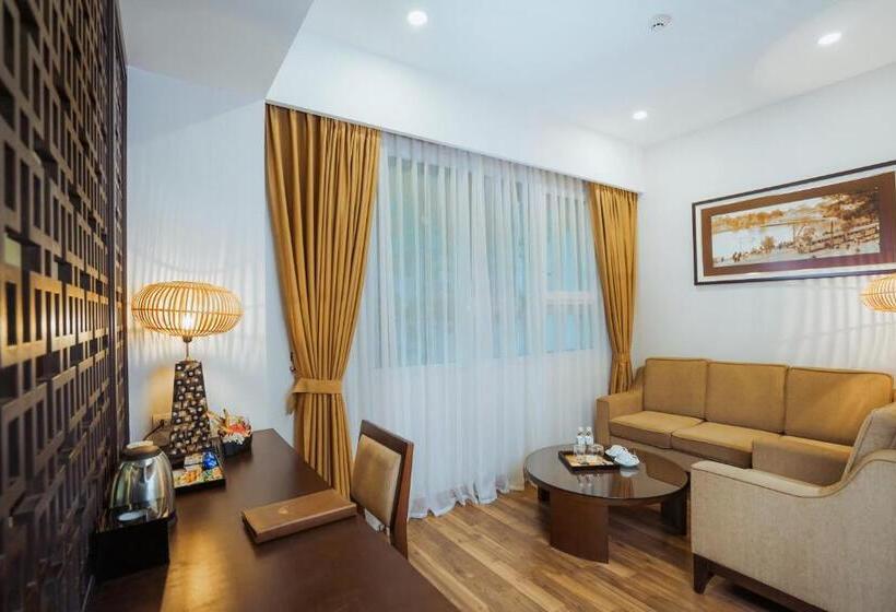 سوییت جونیور, Thang Long Opera