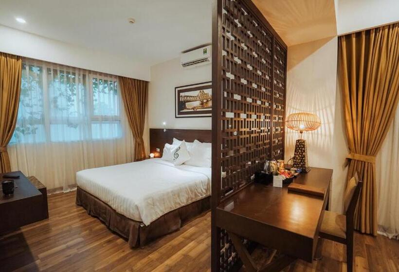 سوییت جونیور, Thang Long Opera