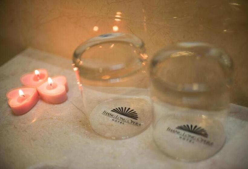 سوئیت با بالکن, Thang Long Opera