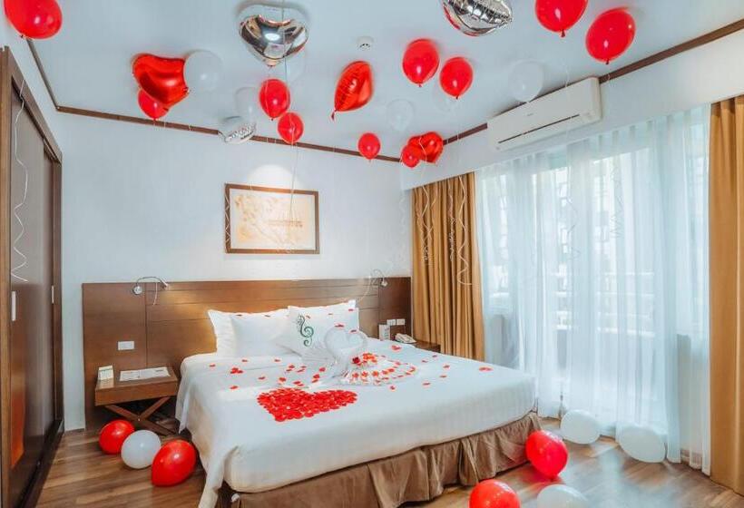 سوئیت با بالکن, Thang Long Opera