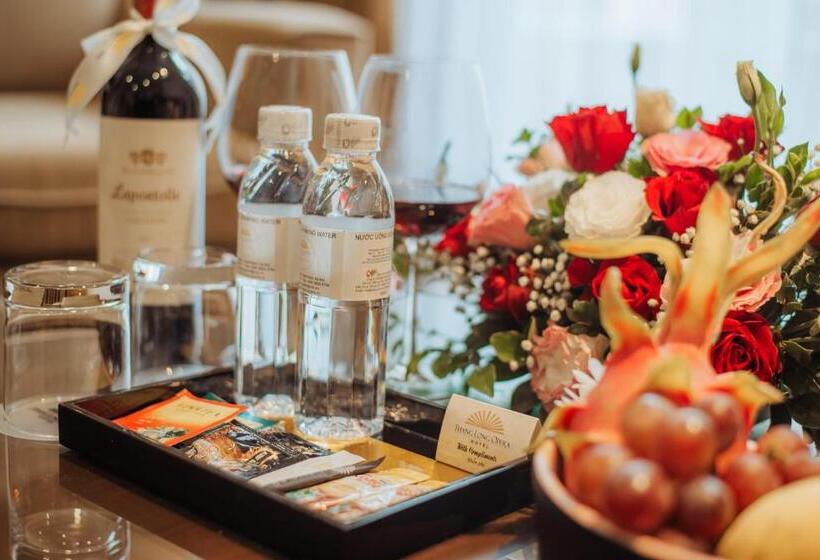 سوئیت با بالکن, Thang Long Opera