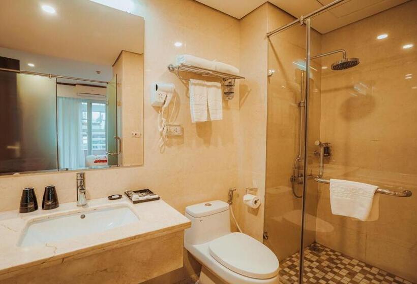 سوئیت با بالکن, Thang Long Opera