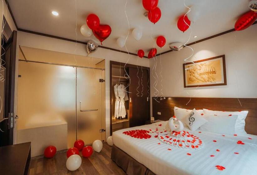 سوئیت با بالکن, Thang Long Opera