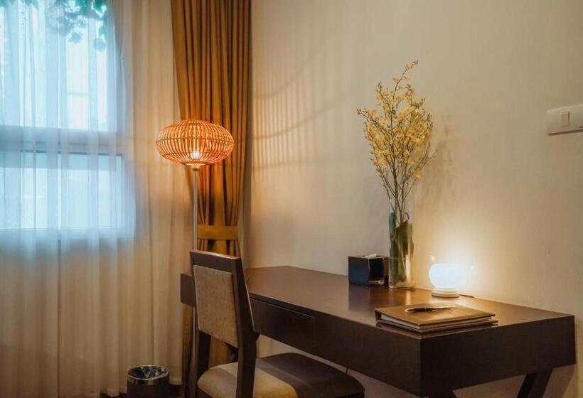 سوییت خانوادگی, Thang Long Opera