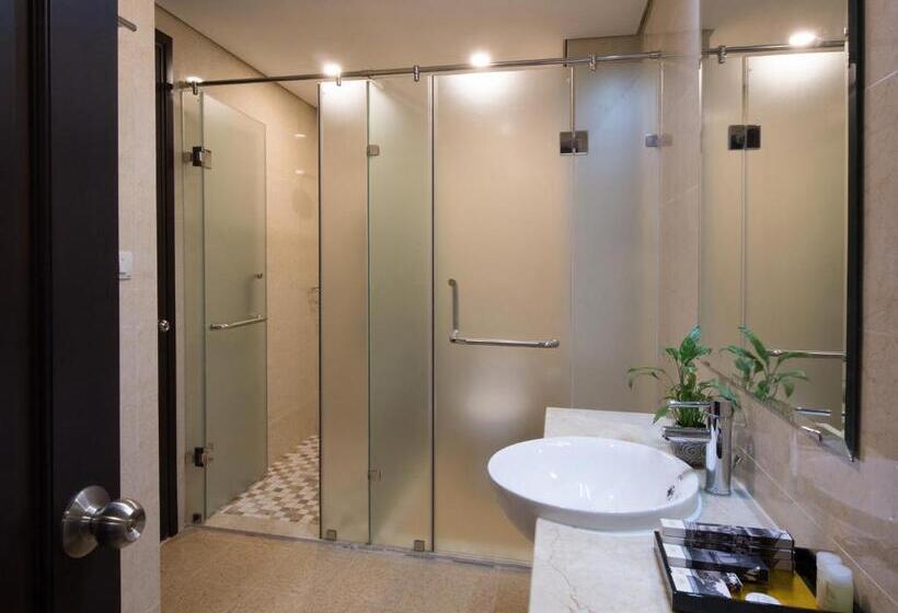 سوییت خانوادگی, Thang Long Opera