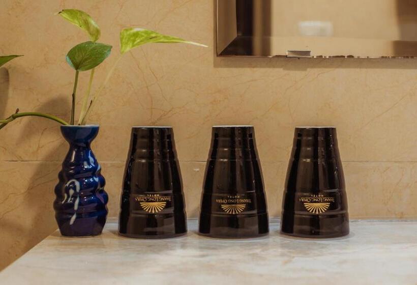 اتاق لوکس سه تخته, Thang Long Opera