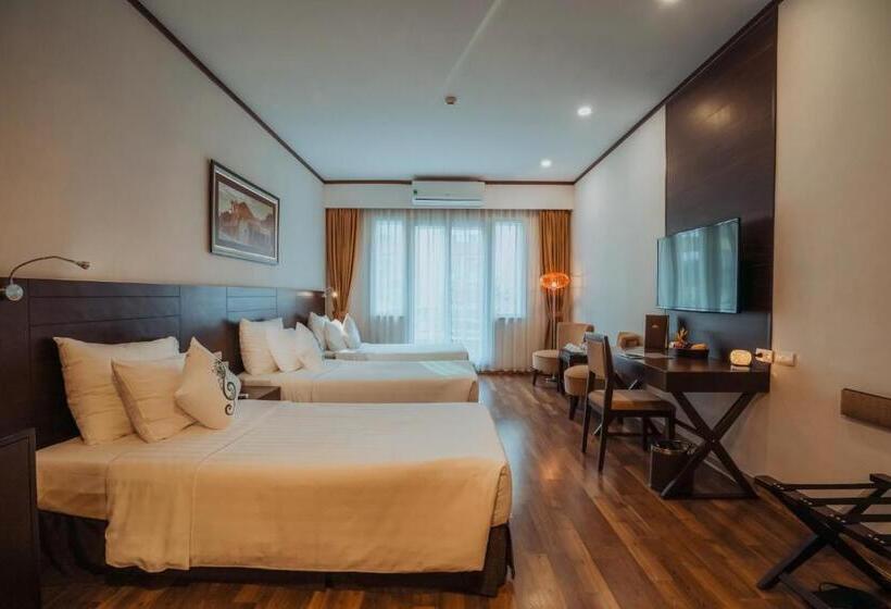 اتاق لوکس سه تخته, Thang Long Opera