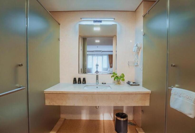 اتاق لوکس سه تخته, Thang Long Opera