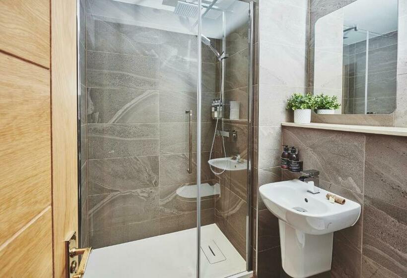 اتاق استاندارد, The Scot